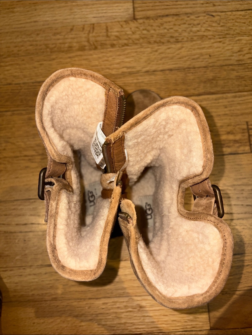 Ugg Chaney Suede Boot New w/o the box size 6.5 - Picture 15 of 17